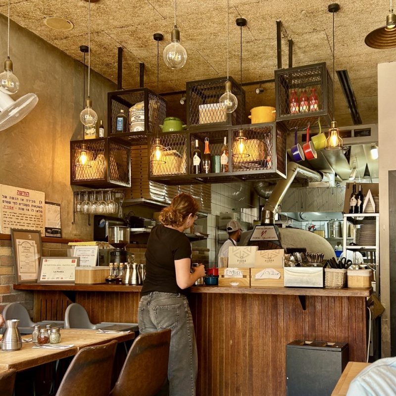 Interior, counter + brick oven - La Piedra - Jerusalem