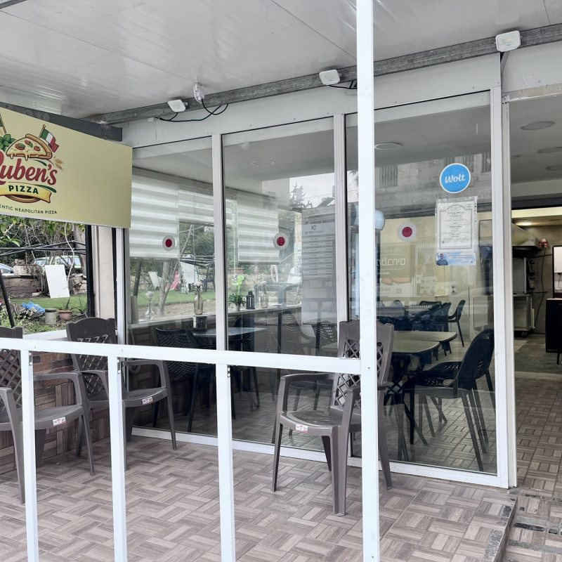 Ruben's Pizza pizza in Old Katamon, Jerusalem