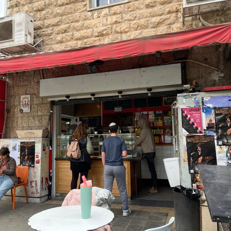 Counter and cafe seating at Pizza Metudela - Pizza Metudela - Jerusalem